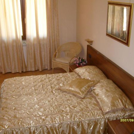 Hotel Ristorante Degli Amici Mongiana 外观 照片