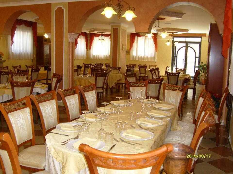 Hotel Ristorante Degli Amici Mongiana 外观 照片