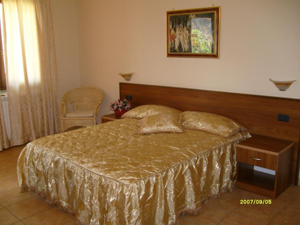 Hotel Ristorante Degli Amici Mongiana 外观 照片