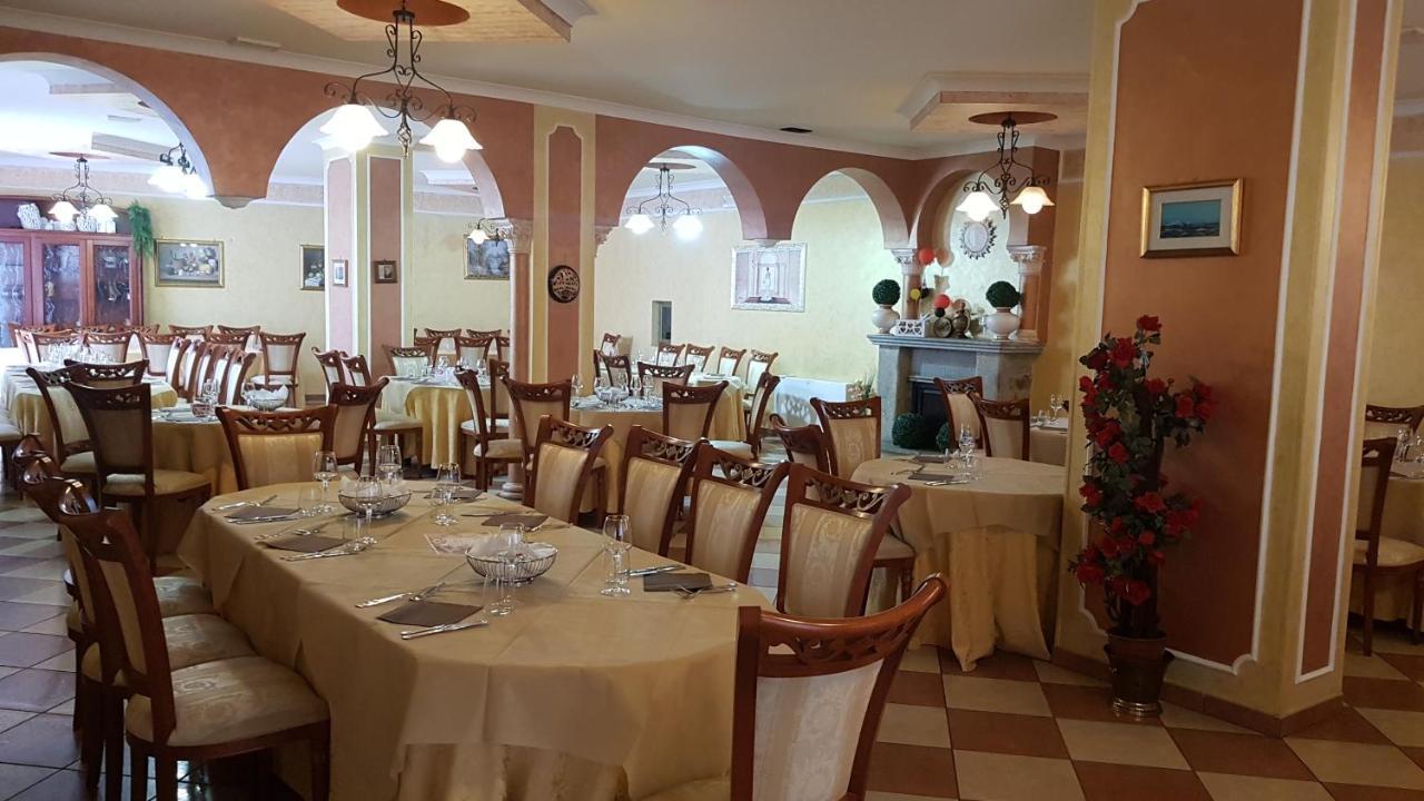 Hotel Ristorante Degli Amici Mongiana 外观 照片