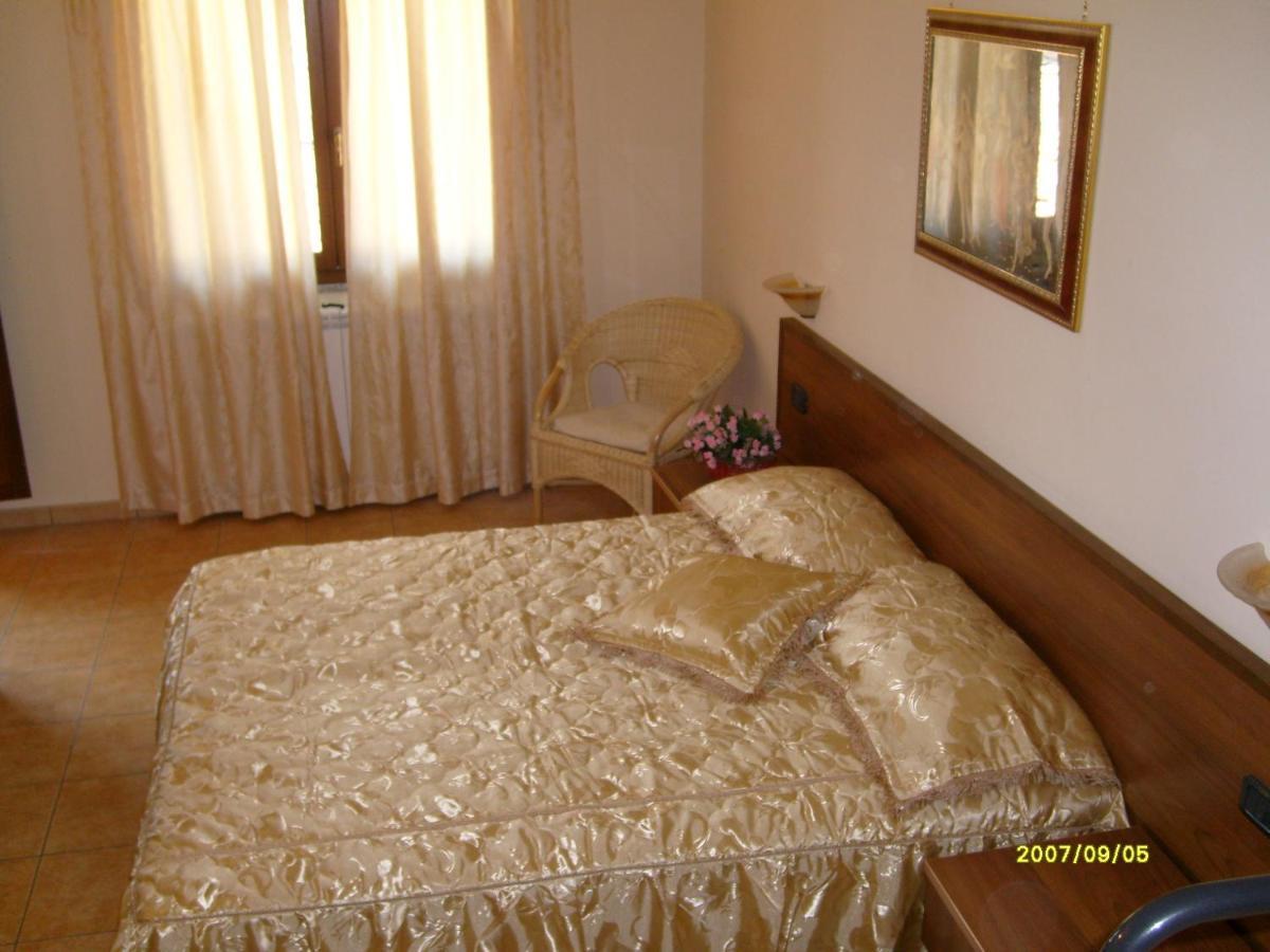 Hotel Ristorante Degli Amici Mongiana 外观 照片